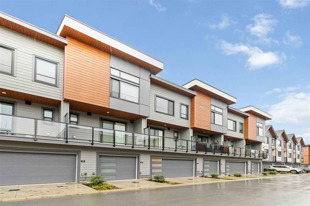 Abbotsford West Townhomes in the Fraser Valley, British Columbia, in the Fraser Valley region