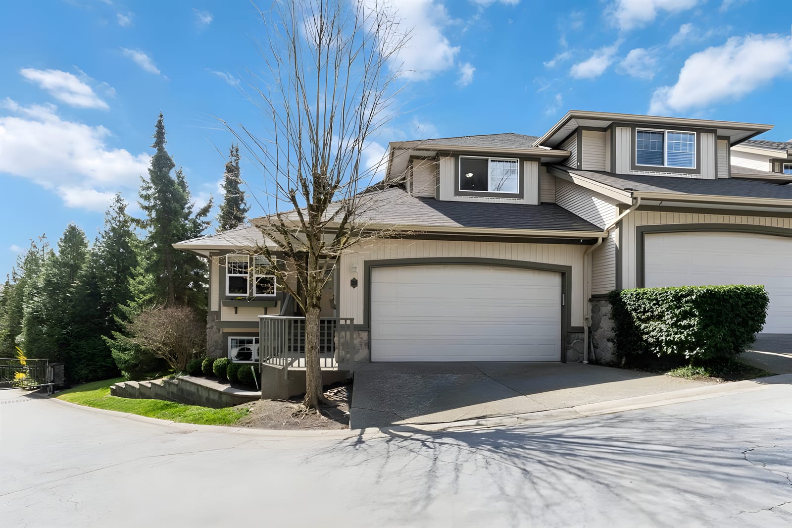 A townhome with a double garage in Cottonwood, Maple Ridge