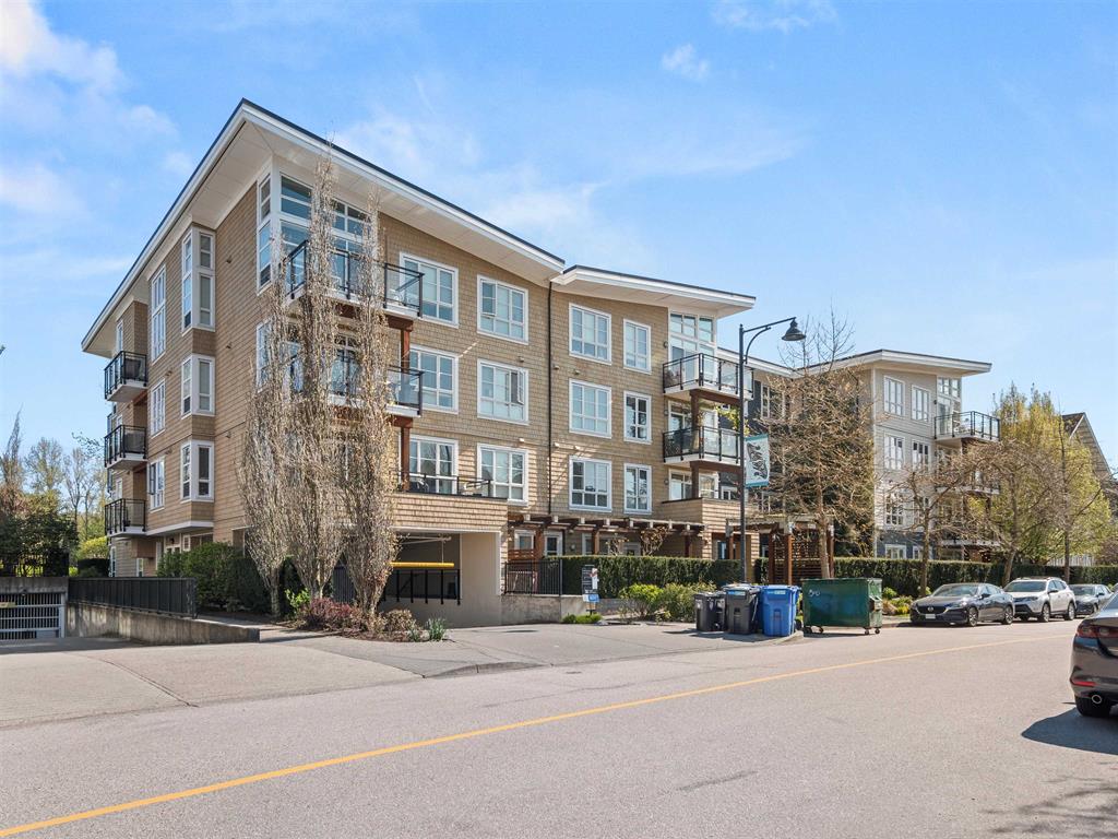 A 4-storey condo building in Fort Langley