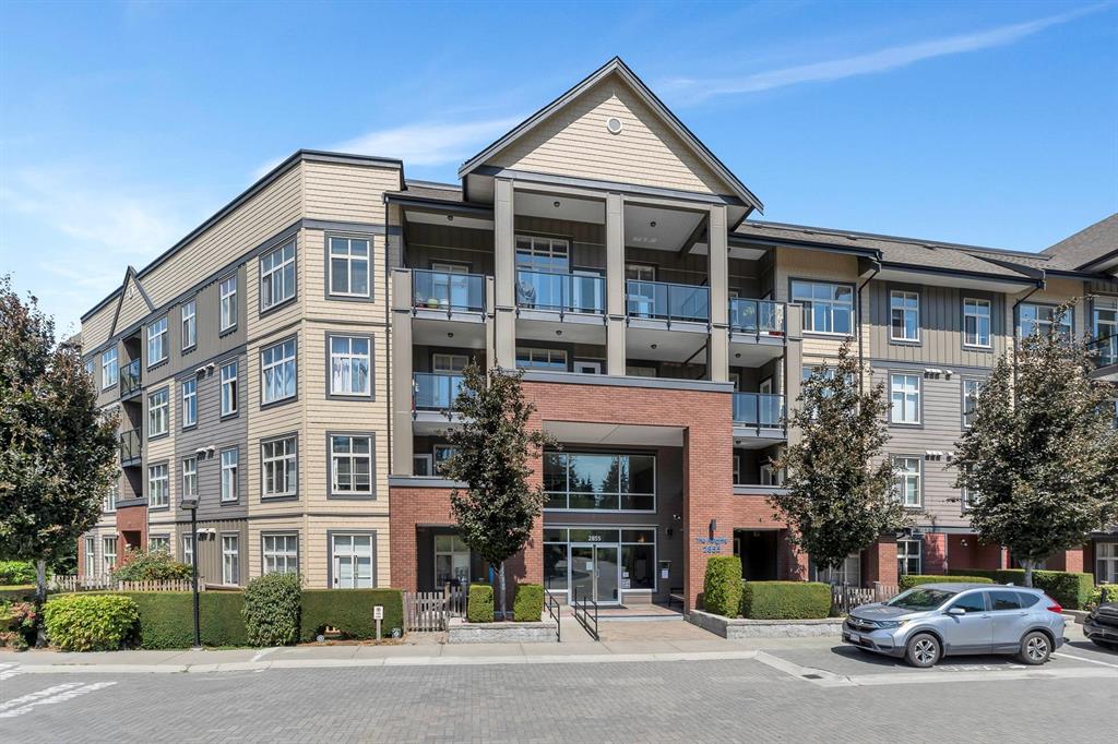 Four-storey condo building in Grandview Heights, South Surrey
