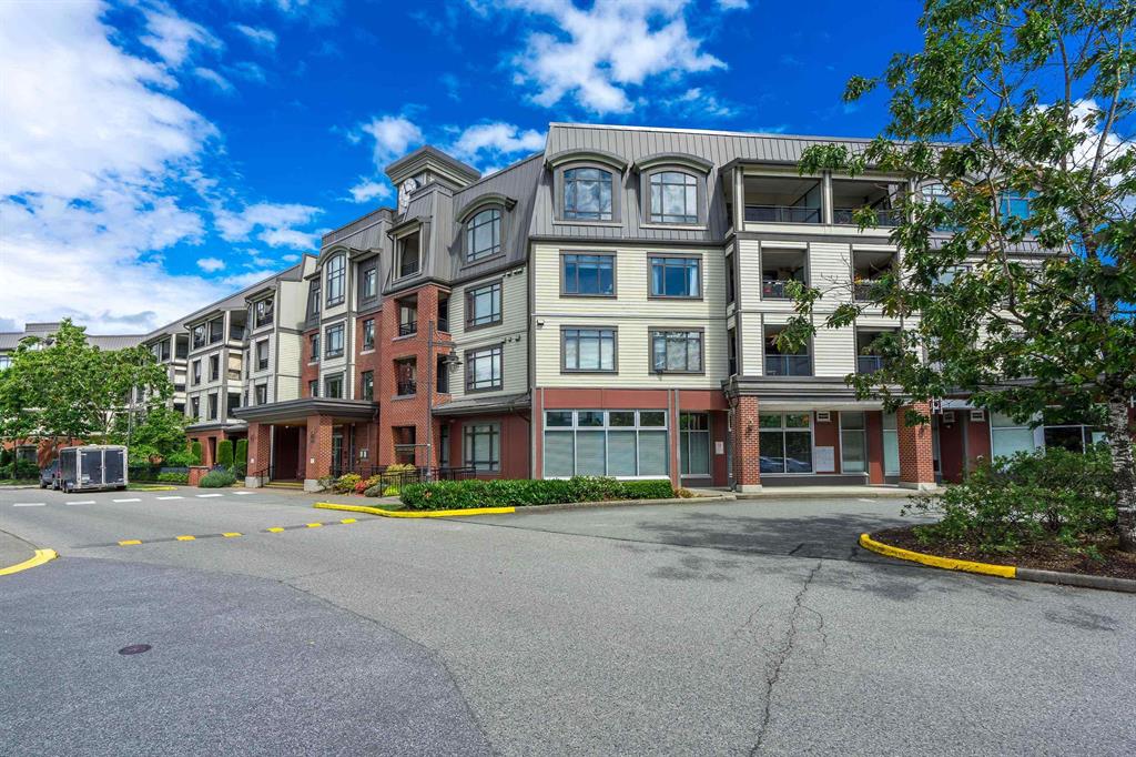 A 4-storey condo building in Walnut Grove, Langley