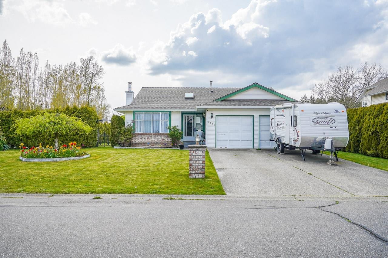A rancher with a double garage in Brookswood, Langley