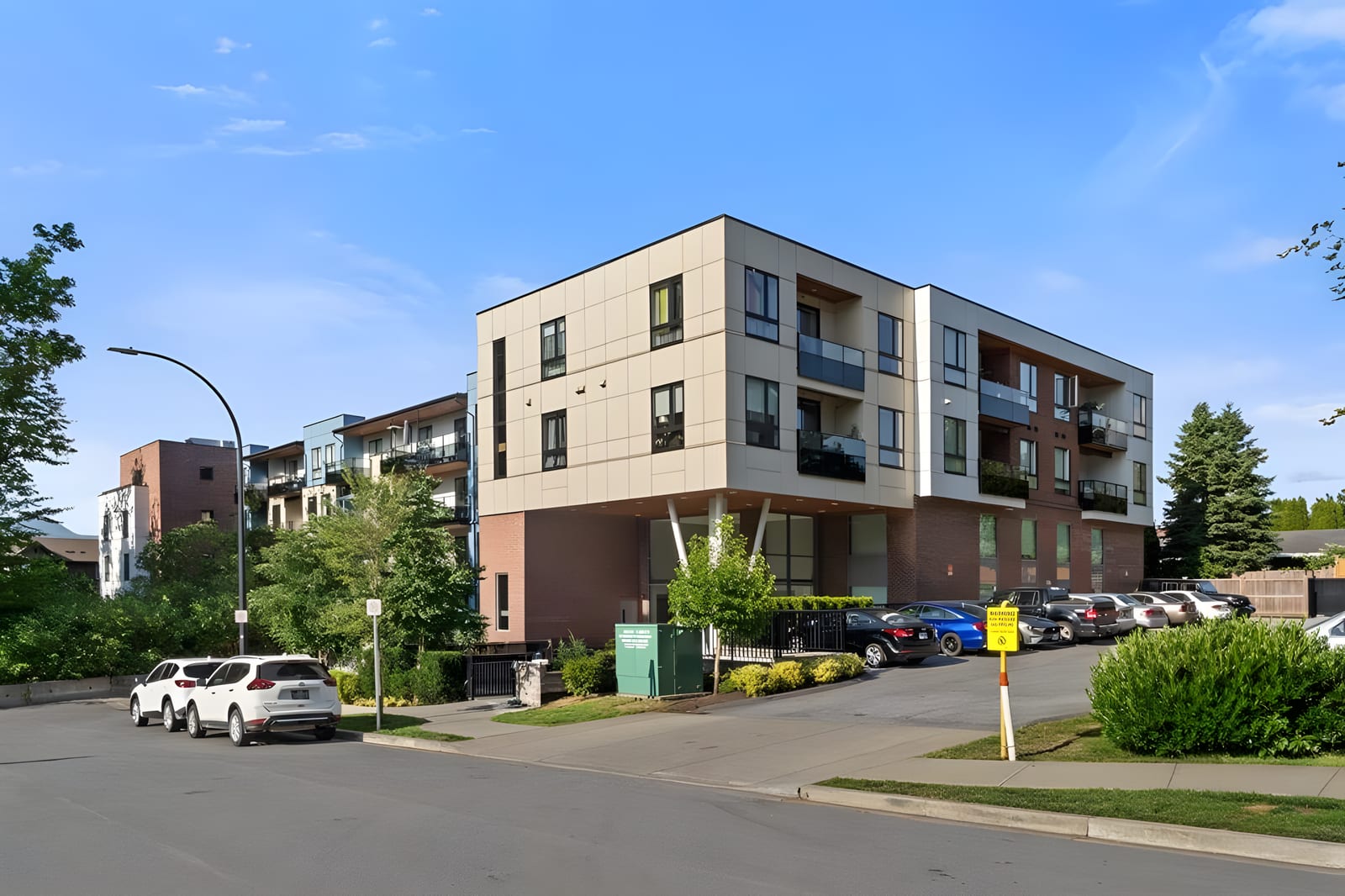 A 4-storey condo building in West Central Maple Ridge