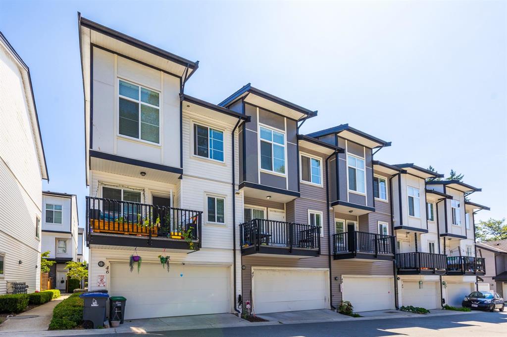 A row of 3-storey townhomes in Panorama Ridge, Surrey