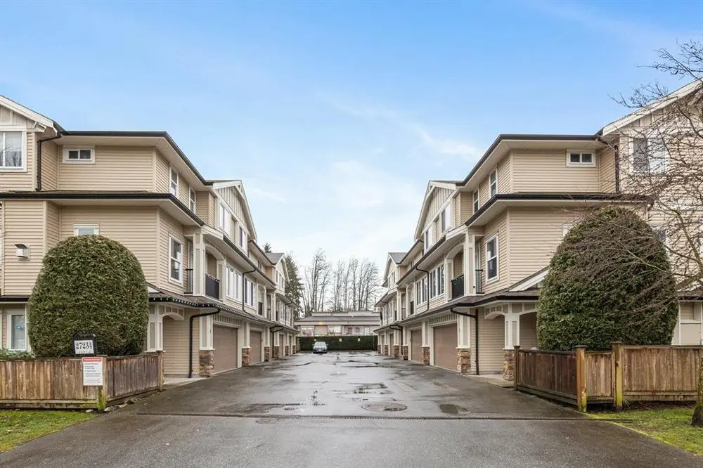 aldergrove-townhomes-drive-1000