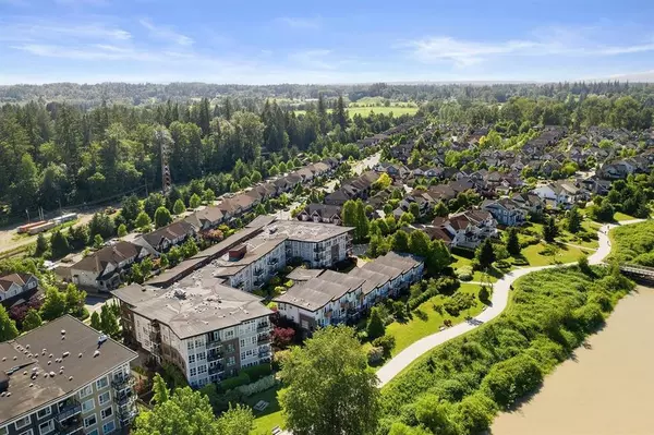 fort-langley-condos-townhomes-aerial-1000w