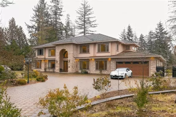 pacific-douglas-south-surrey-luxury-estate-home-forecourt