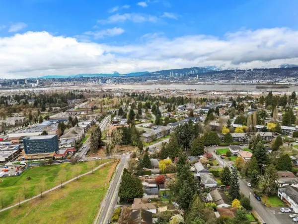 13627 Hilton RD, Surrey, BC V3R 5J5