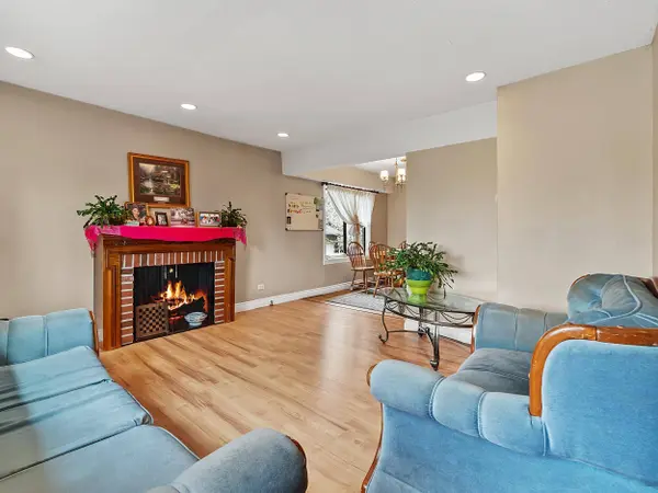 13627 Hilton RD, Surrey, BC V3R 5J5