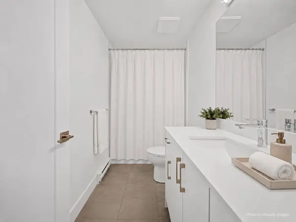 6338 King George BLVD #306, Surrey, BC V3X 1E9