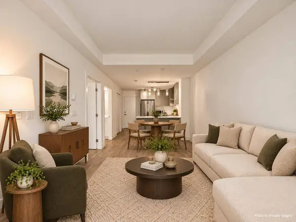 6338 King George BLVD #306, Surrey, BC V3X 1E9