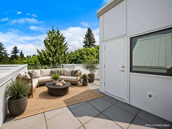 6338 King George BLVD #306, Surrey, BC V3X 1E9