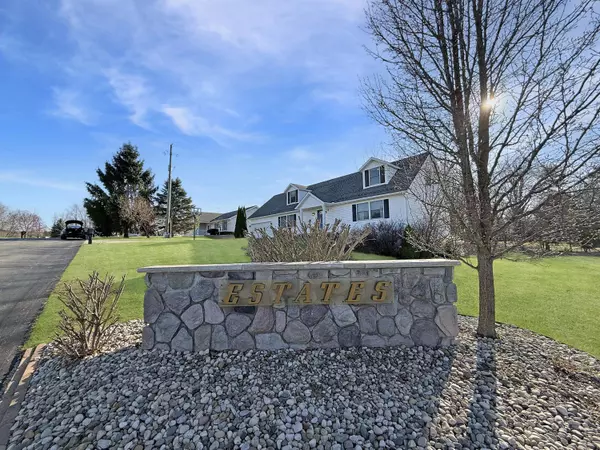 9191 Walnut Grove Drive, Rockford, MI 49341