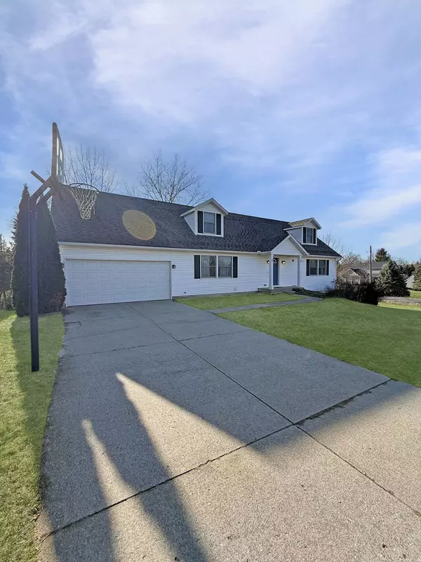 9191 Walnut Grove Drive, Rockford, MI 49341