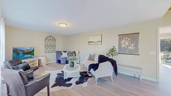 9191 Walnut Grove Drive, Rockford, MI 49341