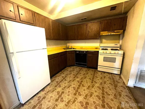 27 College DR, Edison, NJ 08817