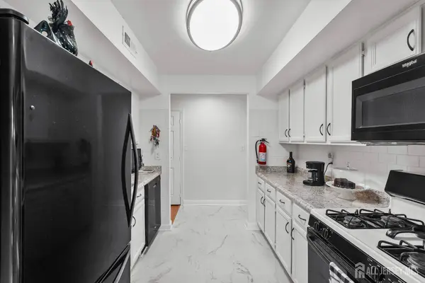 267-a Alpine WAY #267a, Woodbridge Proper, NJ 07095