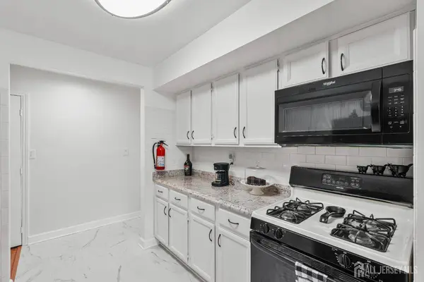 267-a Alpine WAY #267a, Woodbridge Proper, NJ 07095