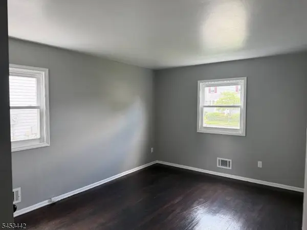 1110 Bower St, Linden City, NJ 07036