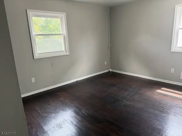 1110 Bower St, Linden City, NJ 07036