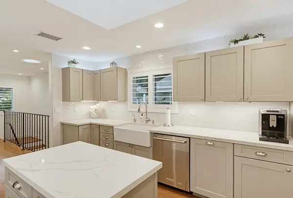 1664 Alta Vista Dr, Vista, CA 92084-5710