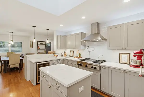 1664 Alta Vista Dr, Vista, CA 92084-5710