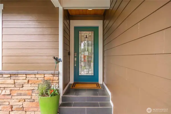 6352 S Island Drive E, Bonney Lake, WA 98391