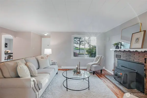 721 4th ST SE, Puyallup, WA 98372