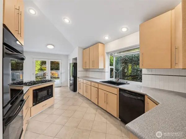 20517 SE 261st PL, Covington, WA 98042