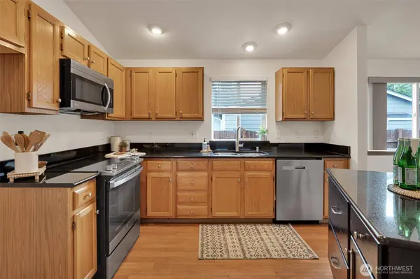 3919 48th AVE NE, Tacoma, WA 98422