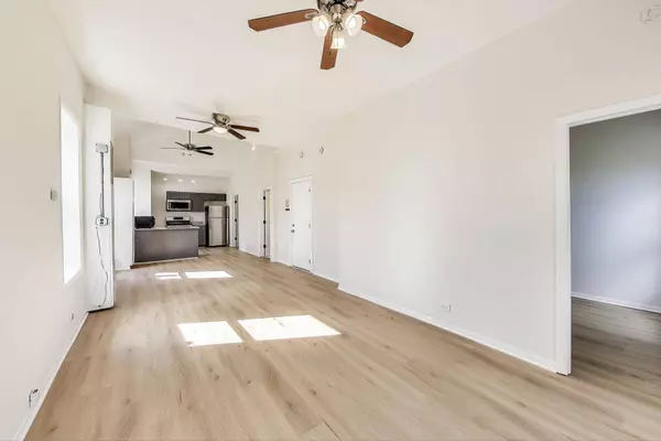 1131 W Taylor Street #3F, Chicago, IL 60607