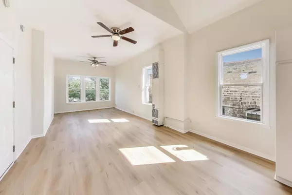 1131 W Taylor Street #3F, Chicago, IL 60607