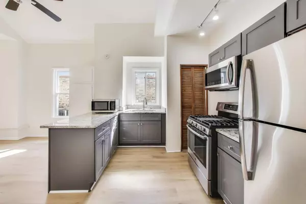 1131 W Taylor Street #3F, Chicago, IL 60607