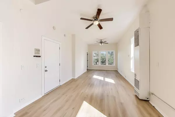 1131 W Taylor Street #3F, Chicago, IL 60607