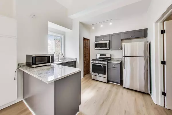 1131 W Taylor Street #3F, Chicago, IL 60607