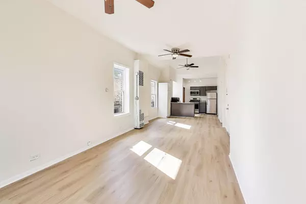 1131 W Taylor Street #3F, Chicago, IL 60607