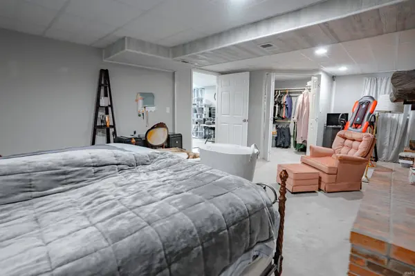 6644 Yorktown Court, Newburgh, IN 47630