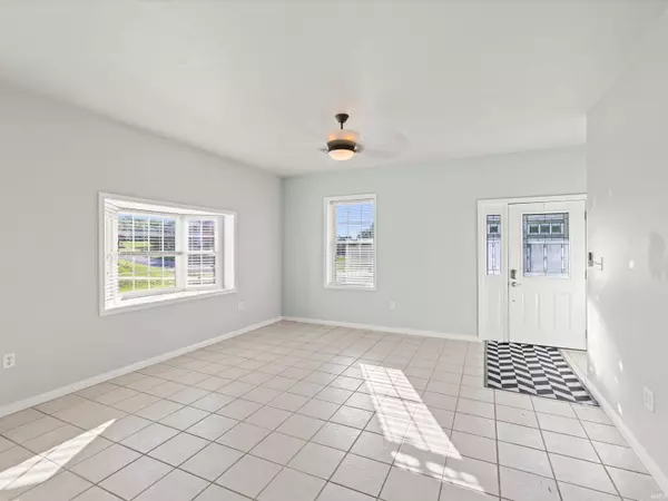 519 Monroe Street, Newburgh, IN 47630-1221