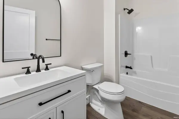 6021 Glencrest Court, Newburgh, IN 47630