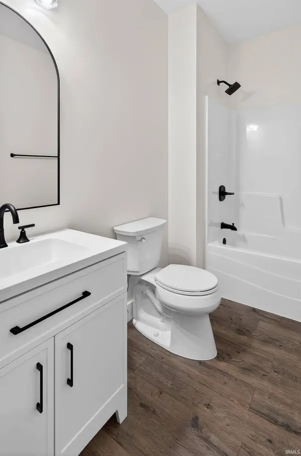 6021 Glencrest Court, Newburgh, IN 47630