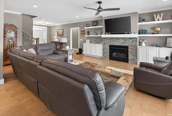 511 Westbriar Circle, Newburgh, IN 47630-2450