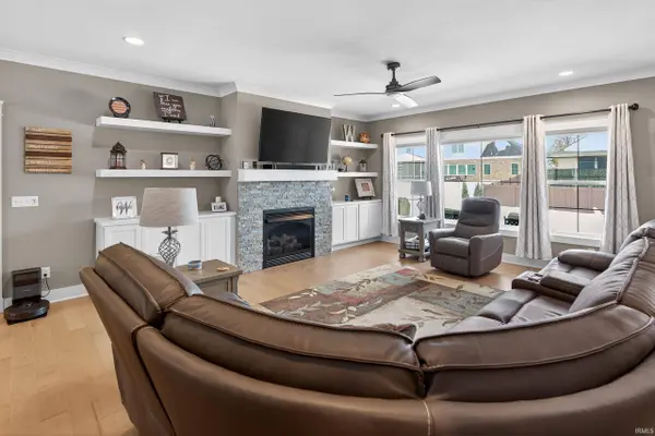 511 Westbriar Circle, Newburgh, IN 47630-2450