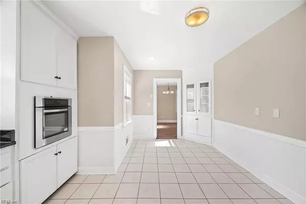 1 Julian PL, Hampton, VA 23666