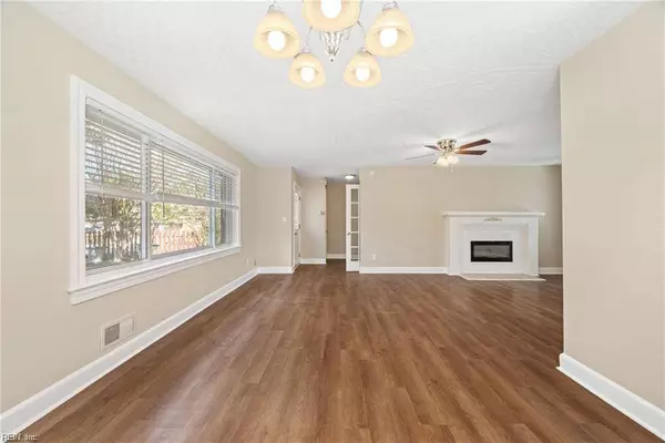 1 Julian PL, Hampton, VA 23666