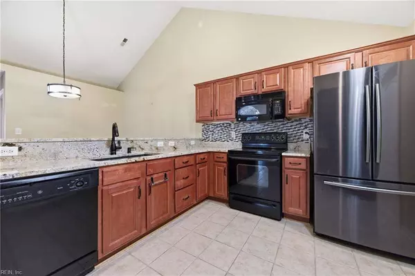 210 Tabb Smith TRL, Yorktown, VA 23693