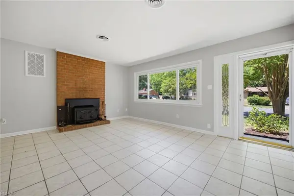 858 Catalina DR, Newport News, VA 23608