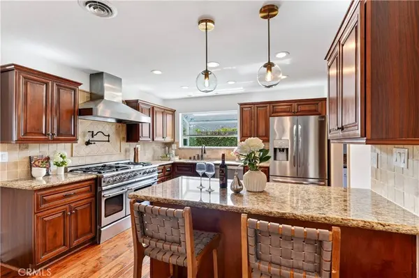 527 N Lincoln AVE, Fullerton, CA 92831