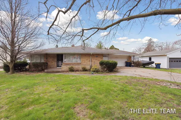 2722 Cascade SE Road, East Grand Rapids, MI 49506