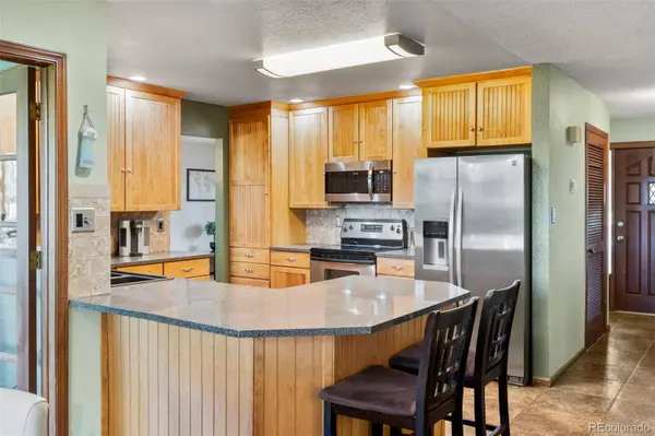 8571 W 71st CIR, Arvada, CO 80004