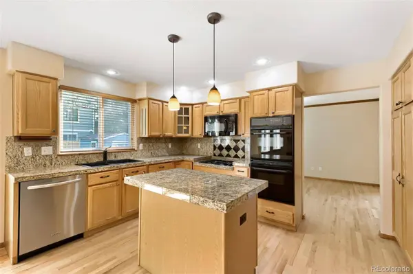 1117 Ridgeview CIR, Broomfield, CO 80020